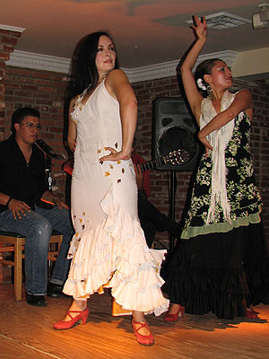 Sara Jerez and Ginette Perea dancing bulerias